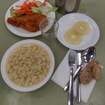 Sopa de galets i pit de pollastre arrebossat